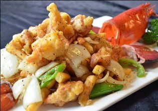 Lobster with cream and black pepper