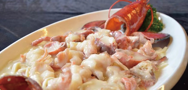 Steamed lobster with American cream