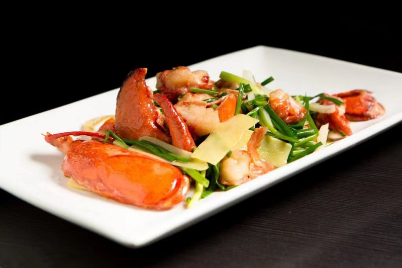 Saute lobster with ginger and scallion