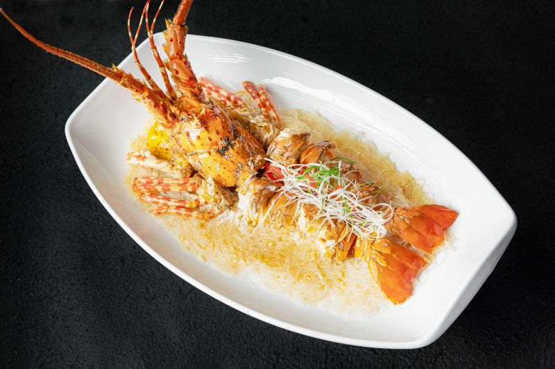 Steamed lobster with garlic and vermicelli