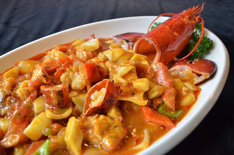 Lobster in Thai sour soup