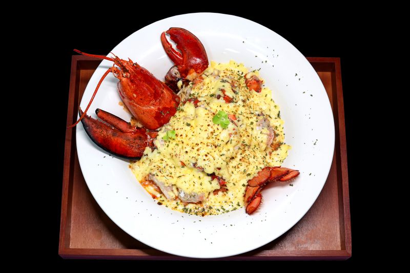 Grilled lobster with cheese
